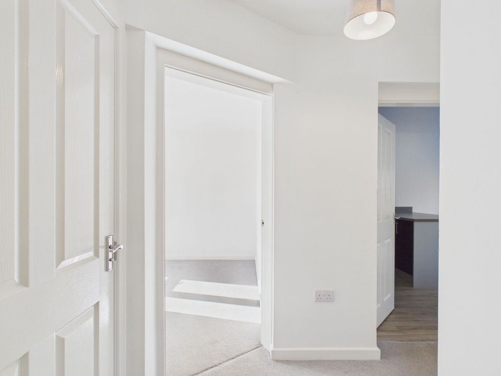 Property photo 2 of 14 Hallway