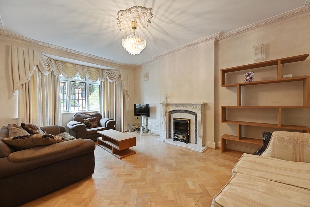 Property photo 2 of 15 11