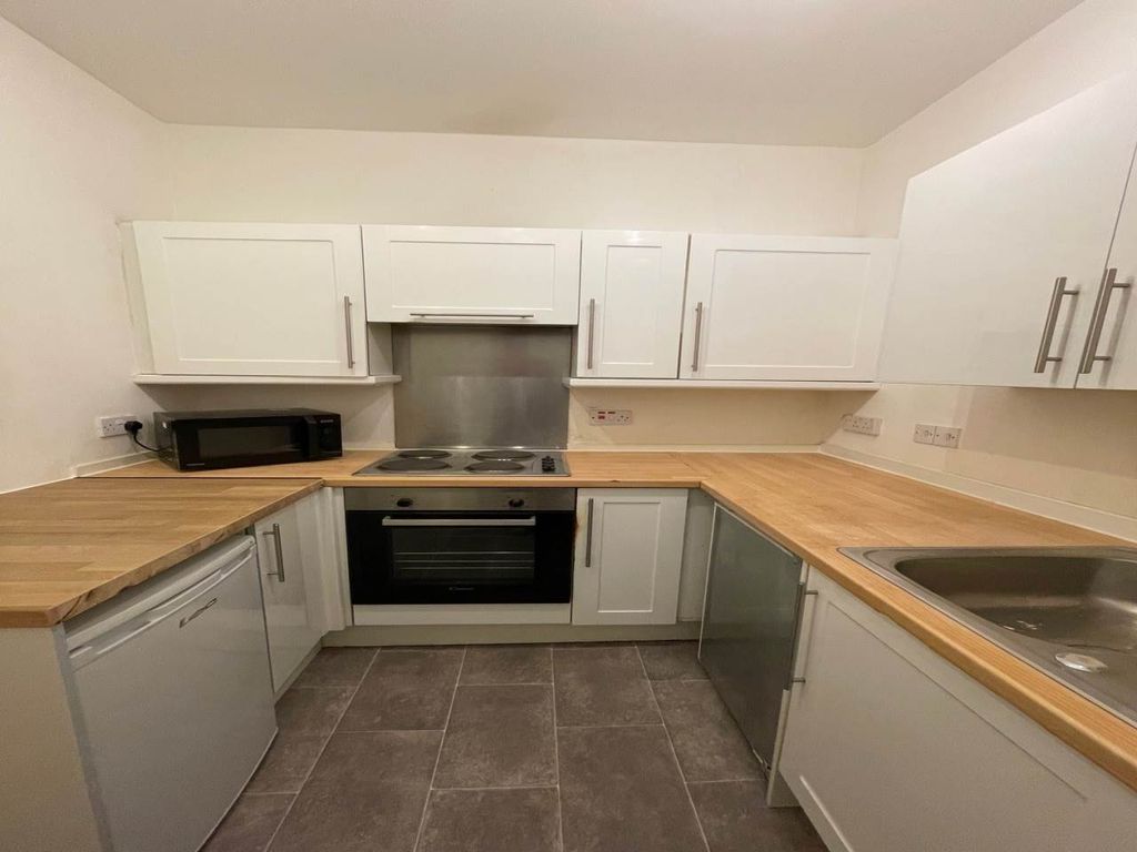 Property photo 3 of 12 Kitchen 2