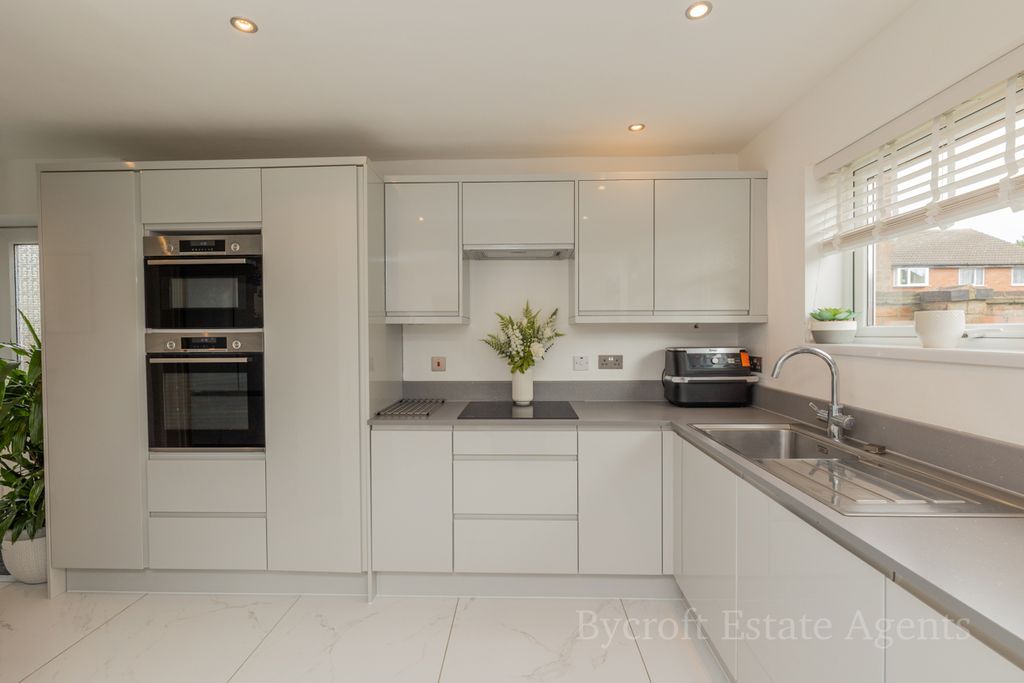 Property photo 2 of 23