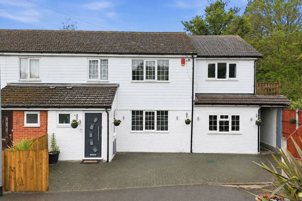 Property photo 1 of 32