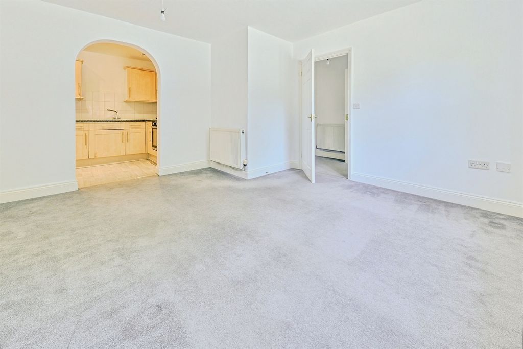 Property photo 2 of 21