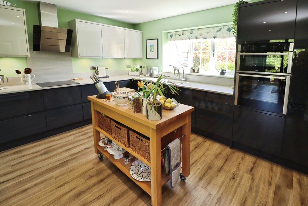 Property photo 2 of 30