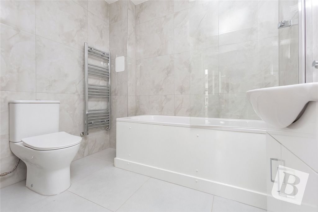 Property photo 3 of 10 Family Bathroom