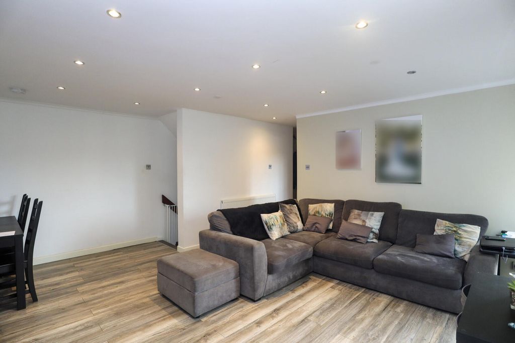 Property photo 3 of 10 Living Room