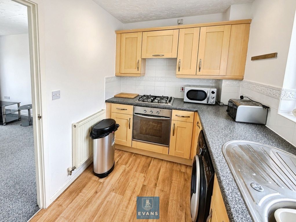 Property photo 3 of 7 Kitchen