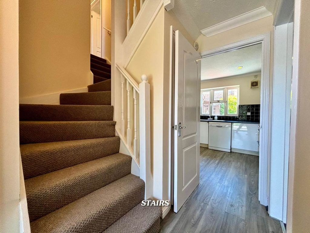 Property photo 3 of 25