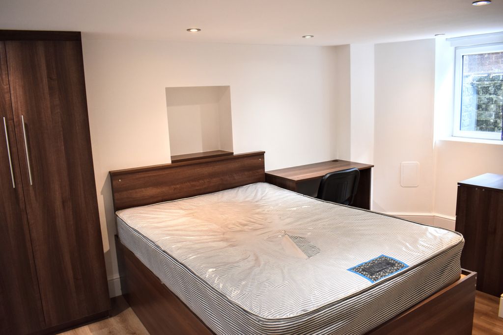 Property photo 3 of 20 Bedroom 1