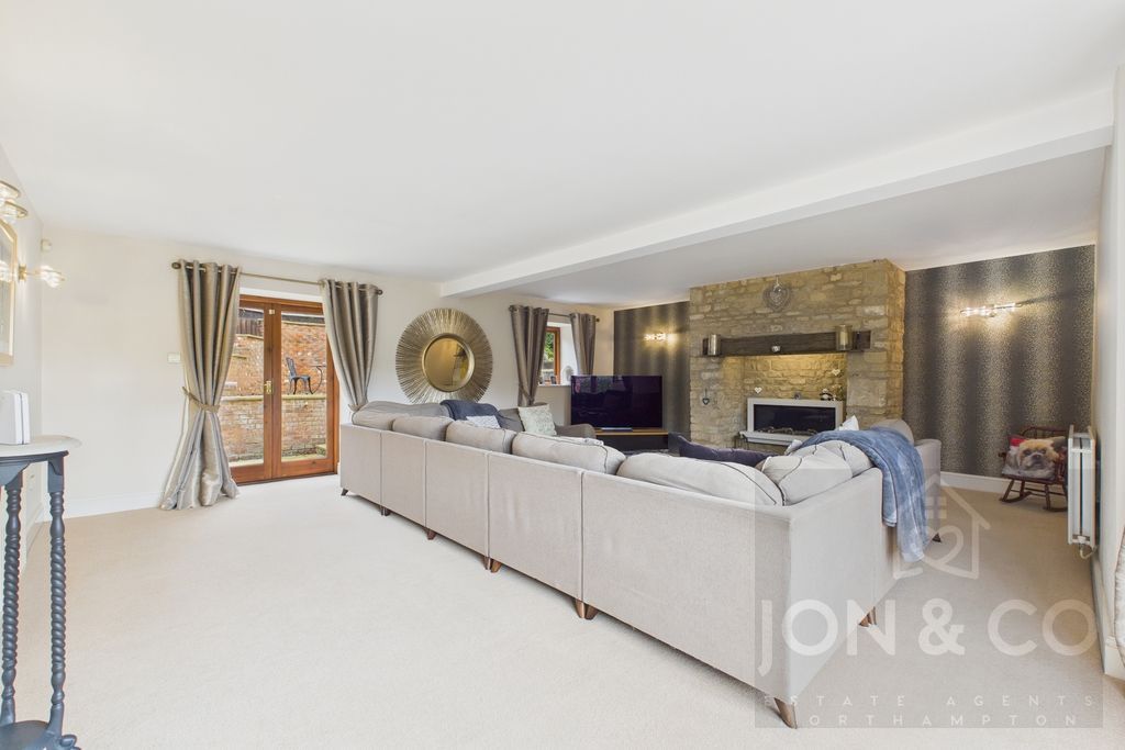 Property photo 3 of 31