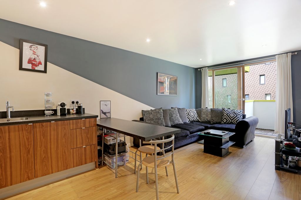 Property photo 3 of 10 Lounge 2
