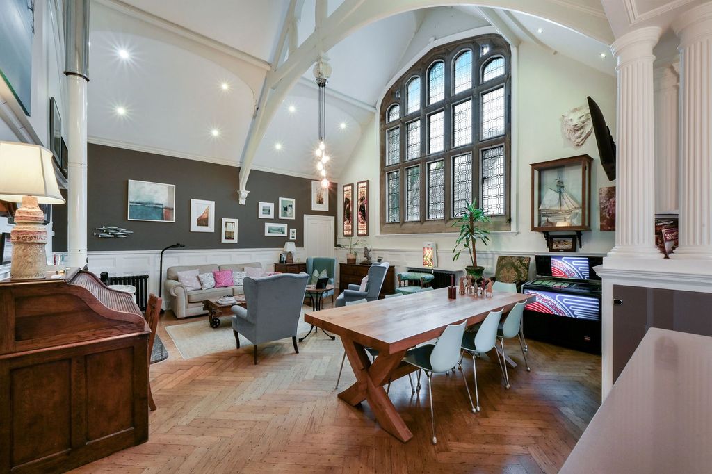 Property photo 1 of 31