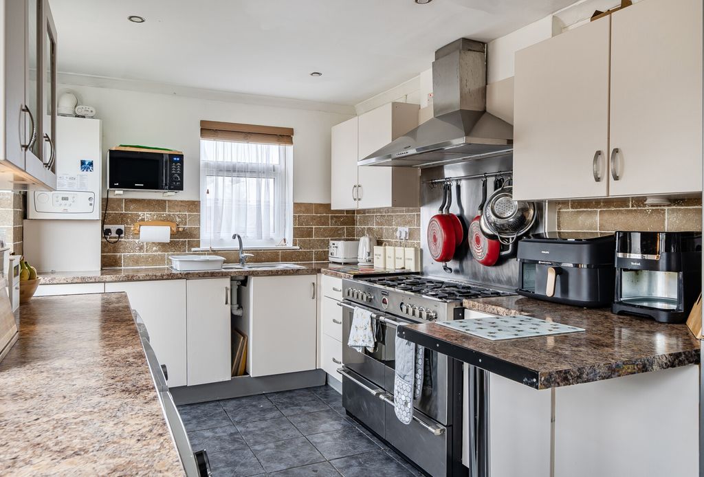 Property photo 3 of 22 1421692-19-69A717...