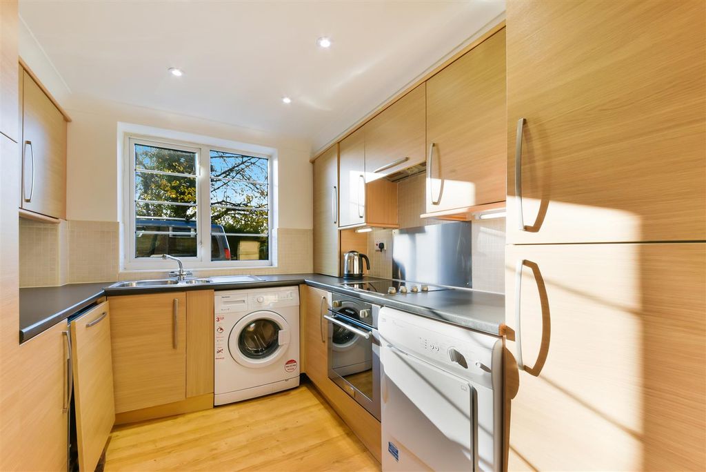 Property photo 2 of 9 Lancaster Court, - (8).Jpg