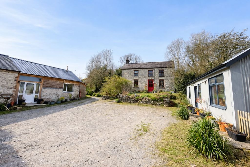 Property photo 2 of 42