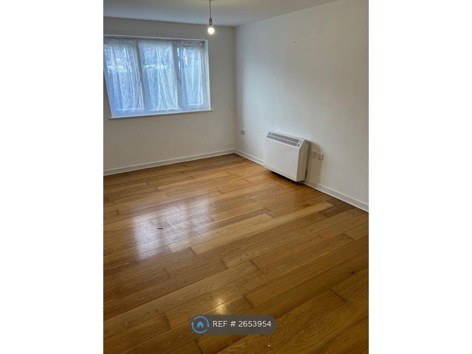 Property photo 2 of 6 Lounge