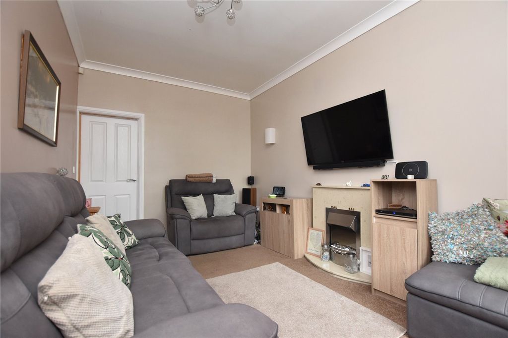 Property photo 2 of 15 Picture No. 11