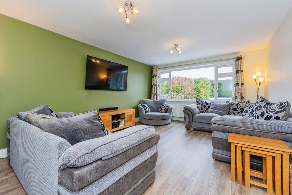 Property photo 2 of 32 Pbox-Img.Jpg