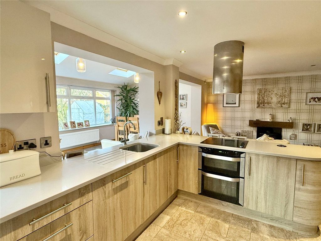 Property photo 2 of 24 Picture No. 28