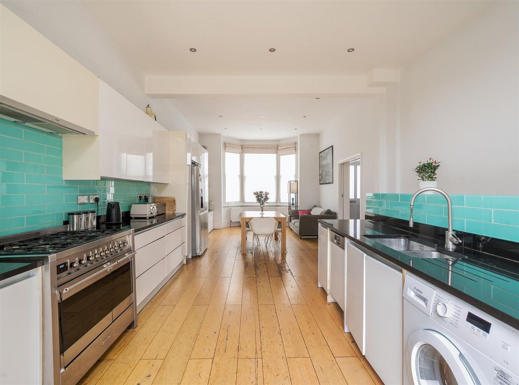 Property photo 3 of 20 18299781 (10).Jpg