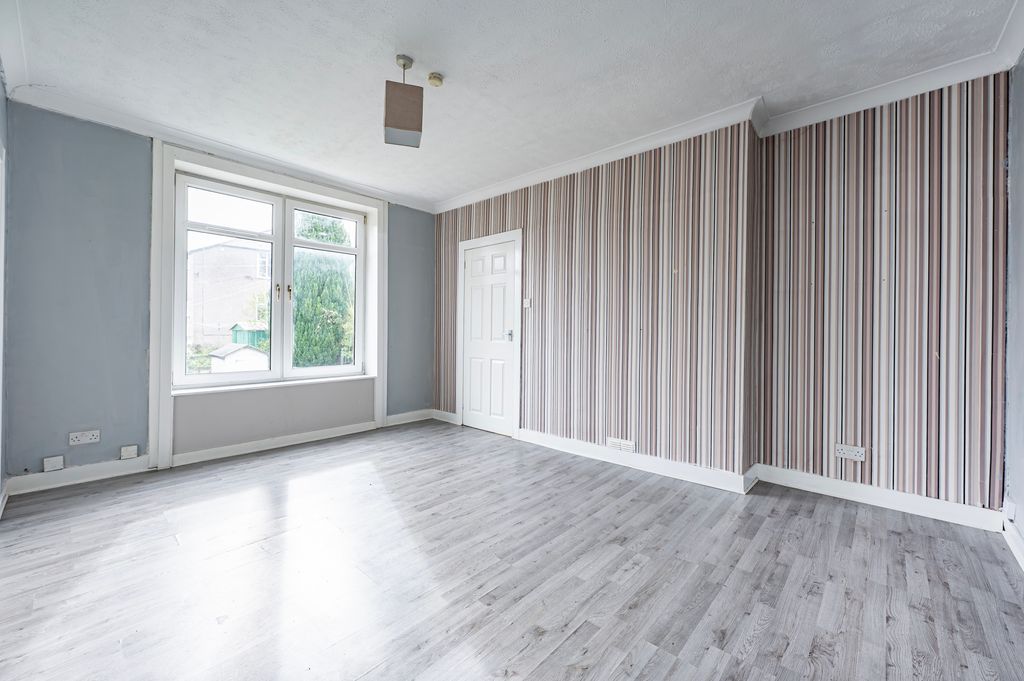 Property photo 2 of 28