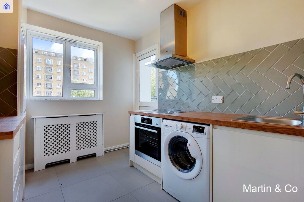 Property photo 1 of 10 Kitchen
