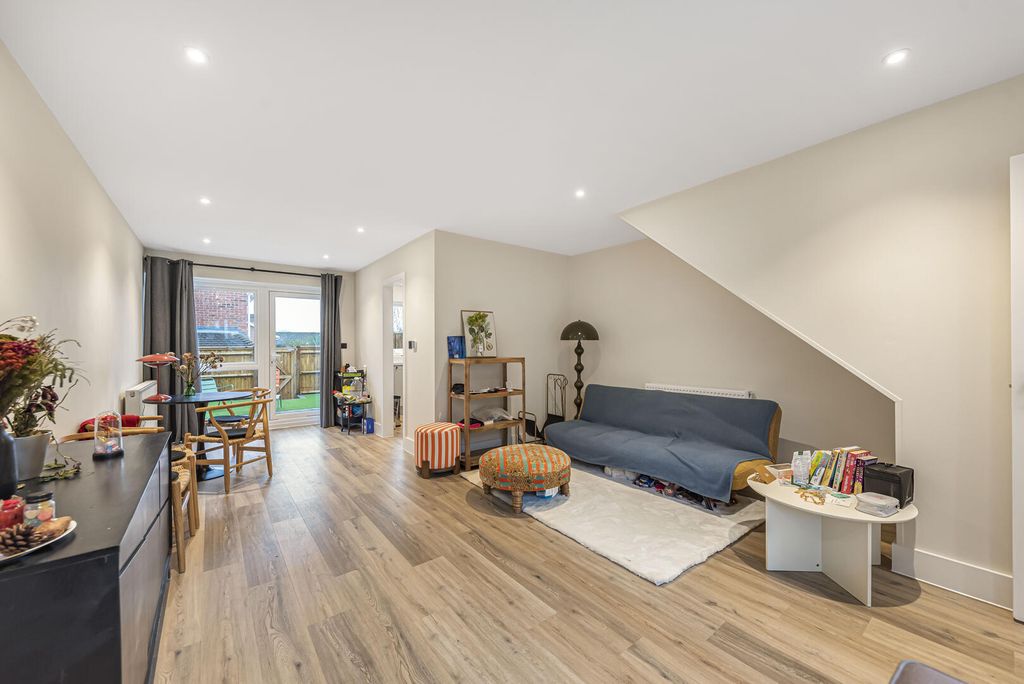 Property photo 2 of 10 Living Room