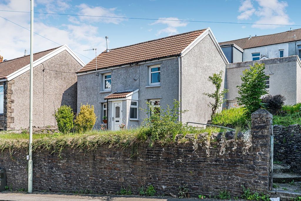 Property photo 2 of 35