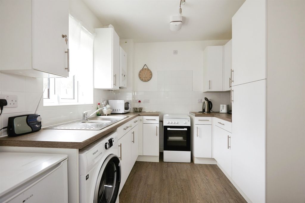 Property photo 3 of 11