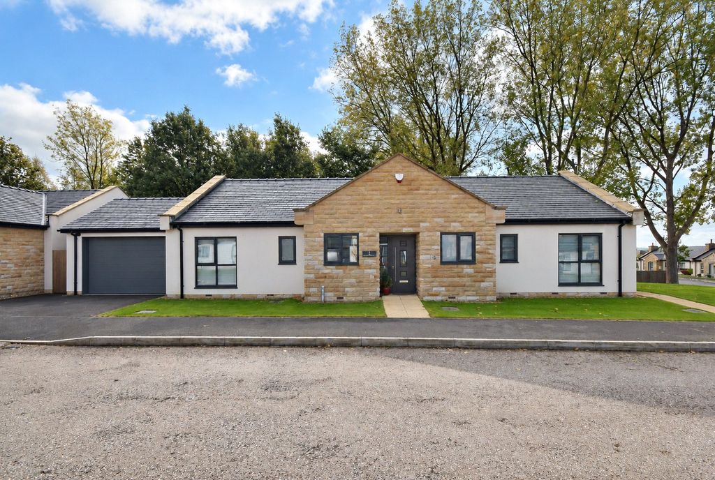 Property photo 1 of 22 External