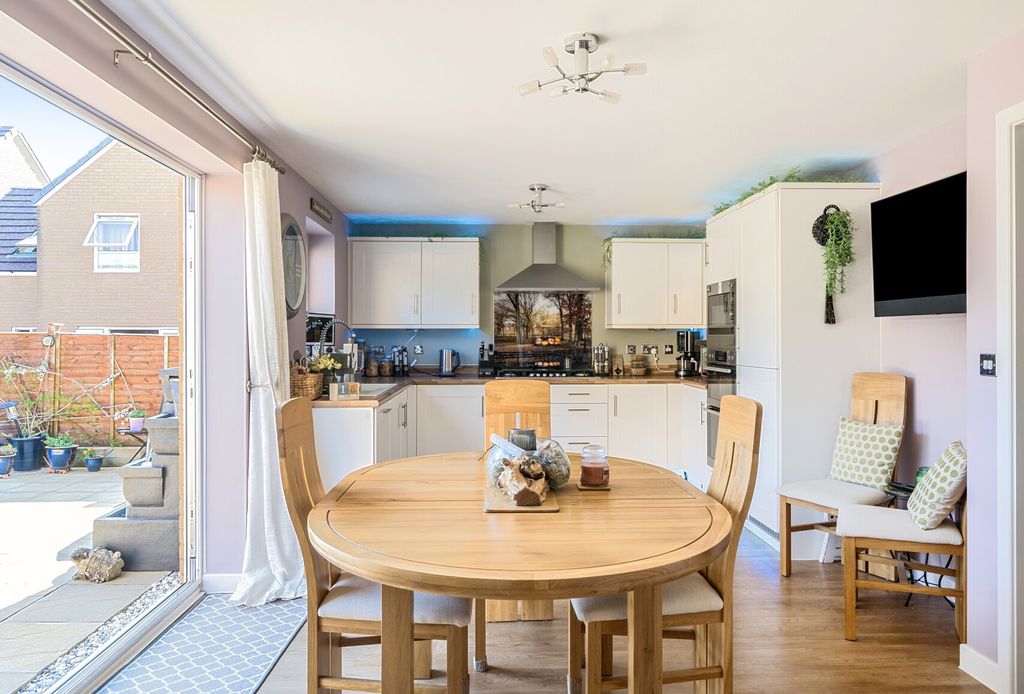 Property photo 3 of 23 1311063-19-685301...