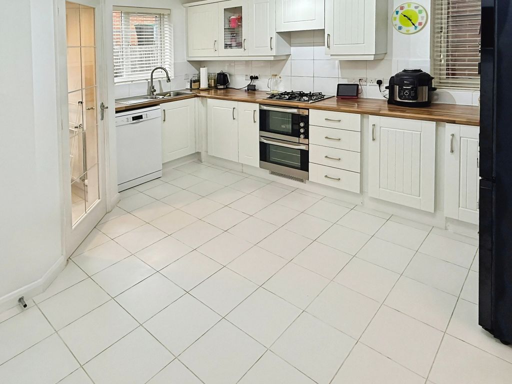 Property photo 2 of 24