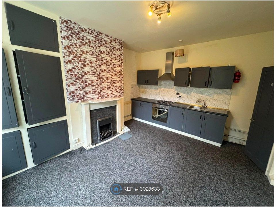 Property photo 3 of 7 Kitchen/Lounge