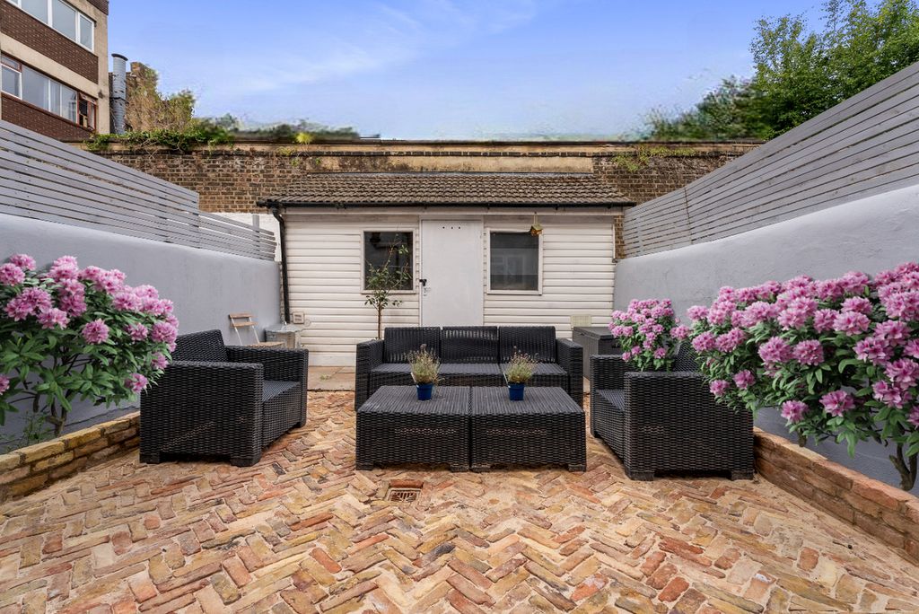 Property photo 3 of 18