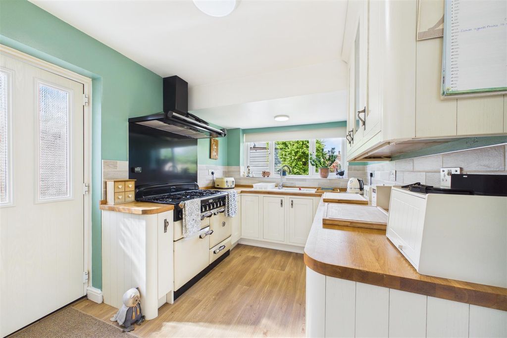 Property photo 2 of 13 Kitchen