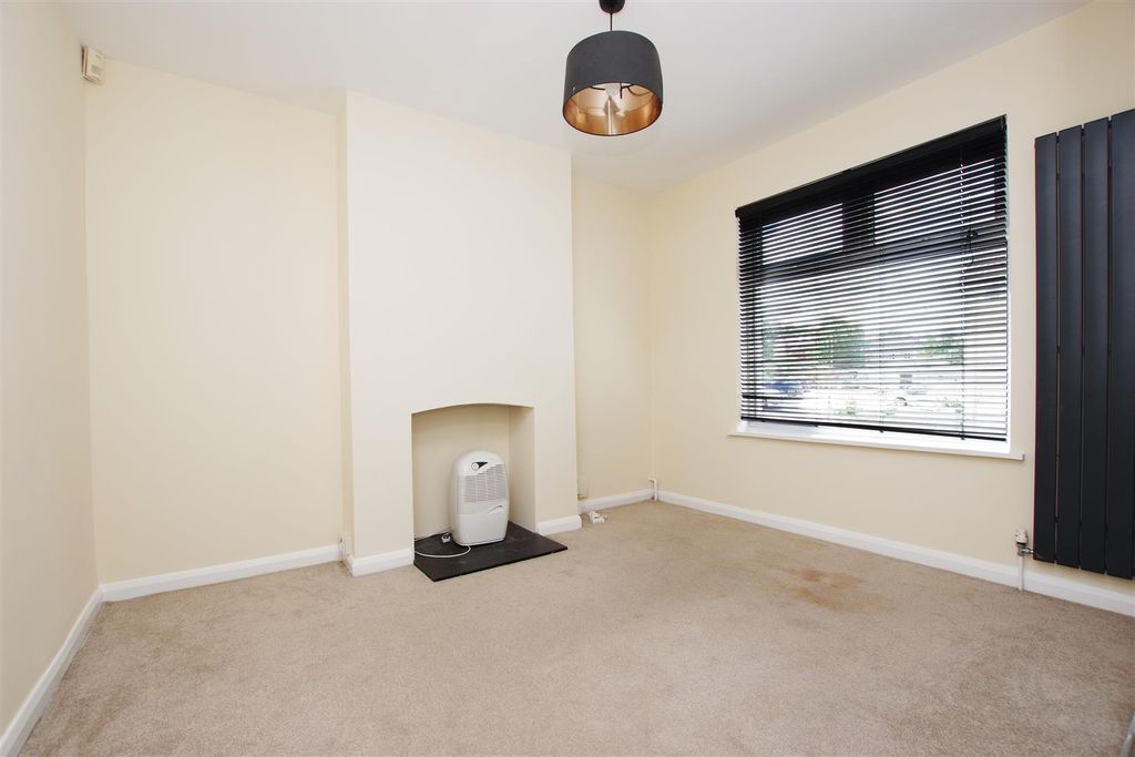 Property photo 3 of 10 Living Room
