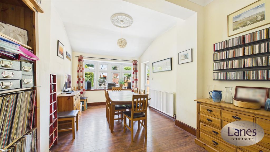 Property photo 3 of 15 Cam04248G0-Pr0161-Still006.Jpg