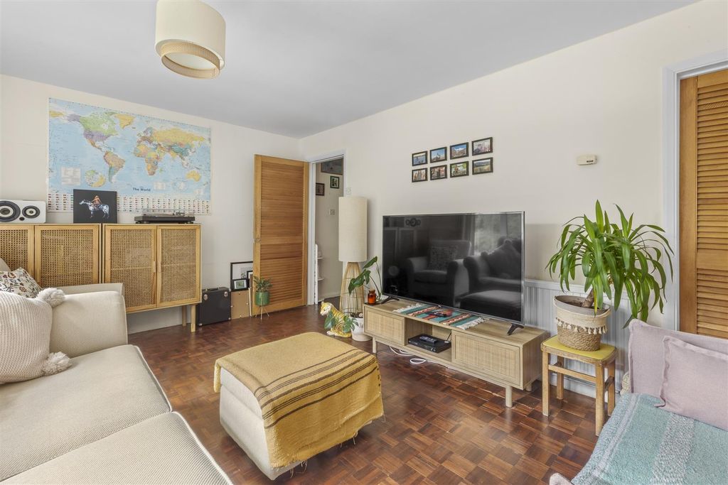 Property photo 3 of 13 Flat 4 Temple Orchard, Amersham Hill, Hp13 6Ph-6.J