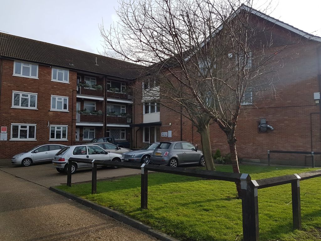 2 bed flat for sale Theydon Bois