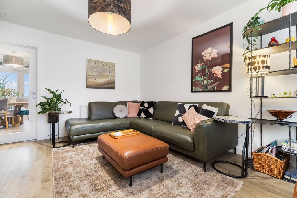 Property photo 3 of 42