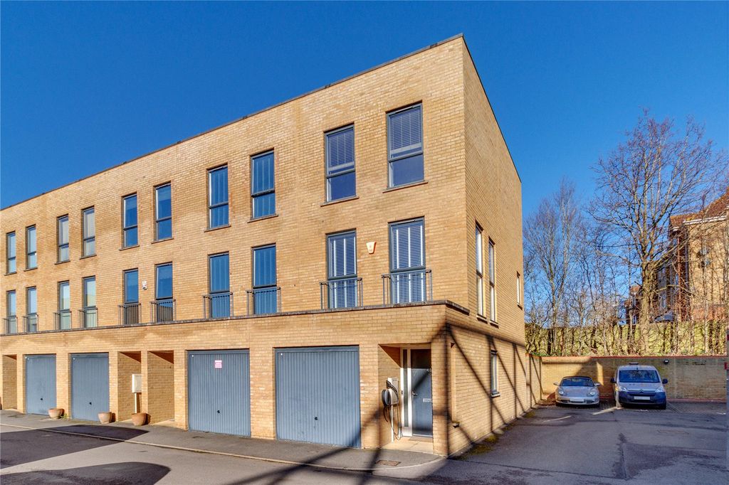 Property photo 1 of 30 Picture No. 01