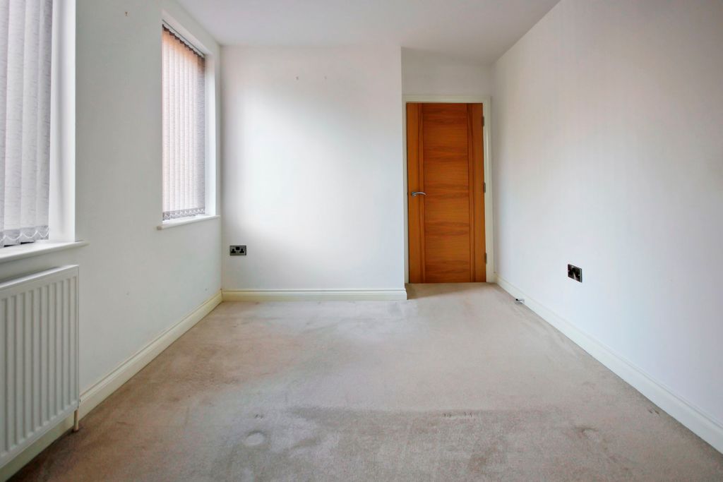 Property photo 3 of 6