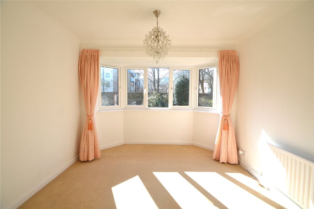 Property photo 2 of 11 Picture No. 15