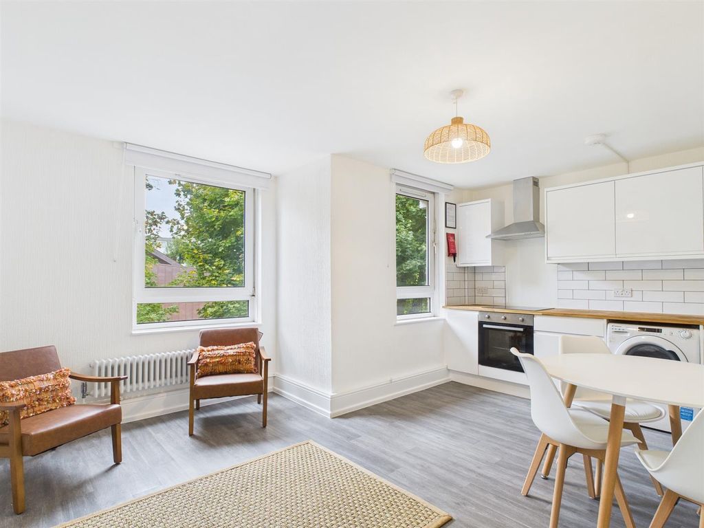 Property photo 2 of 17 Cam04749G0-Pr0074-Still009.Jpg