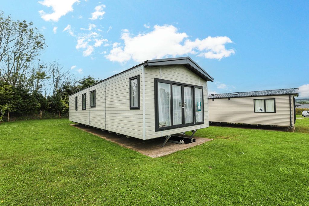 Property photo 1 of 8 External
