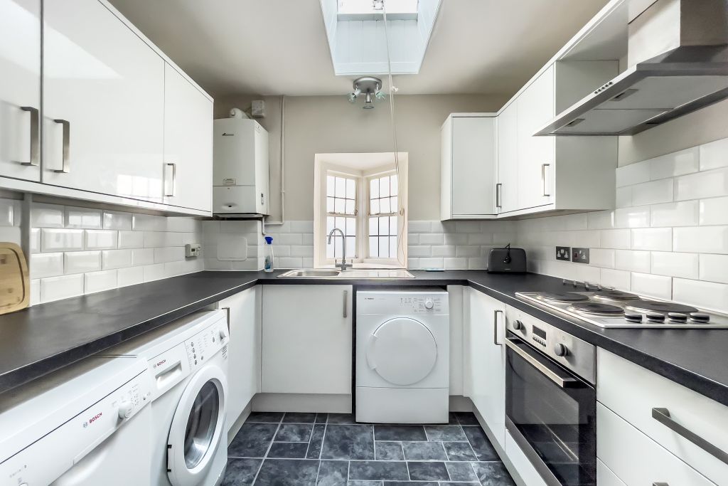 Property photo 3 of 12 Photo 02