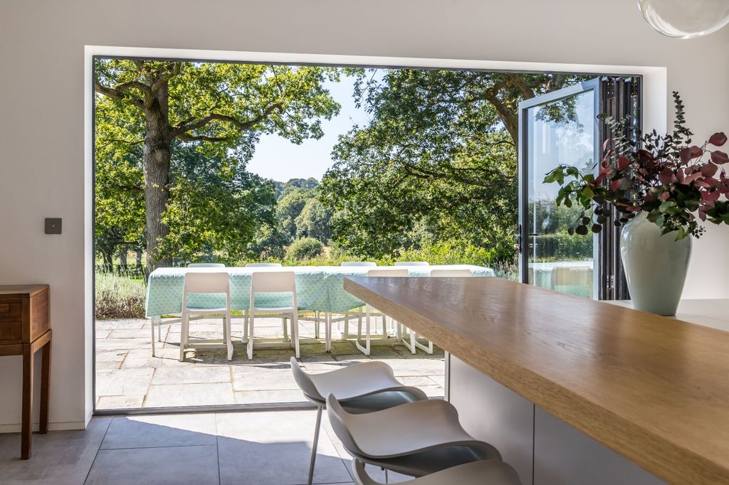 Property photo 2 of 28 Picture No. 09