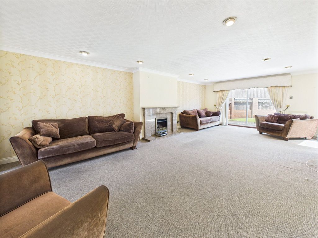 Property photo 2 of 21 Picture No. 11