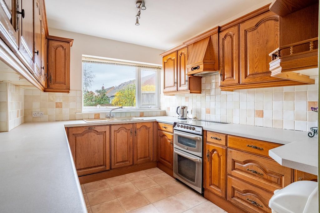 Property photo 3 of 14 Kitchen