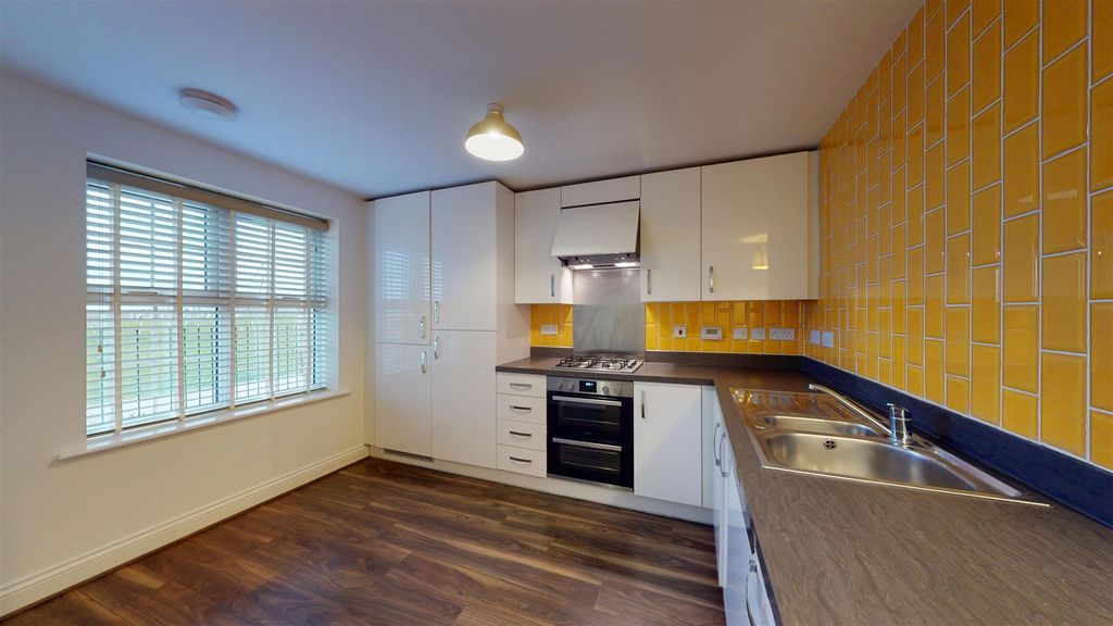 Property photo 2 of 15 Kitchen