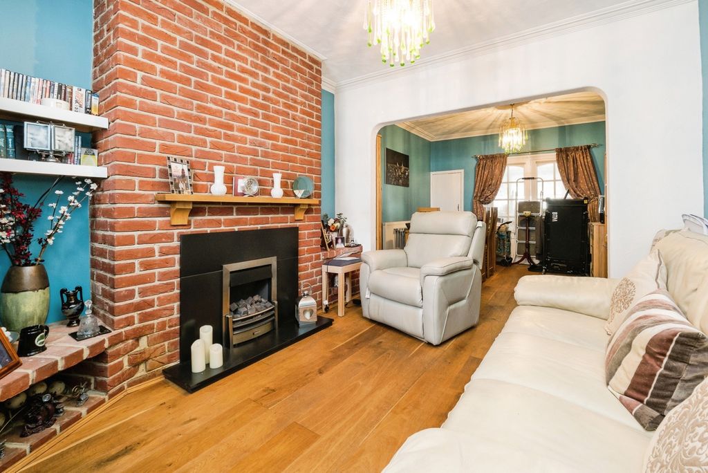 Property photo 2 of 21 Pbox-Img.Jpg
